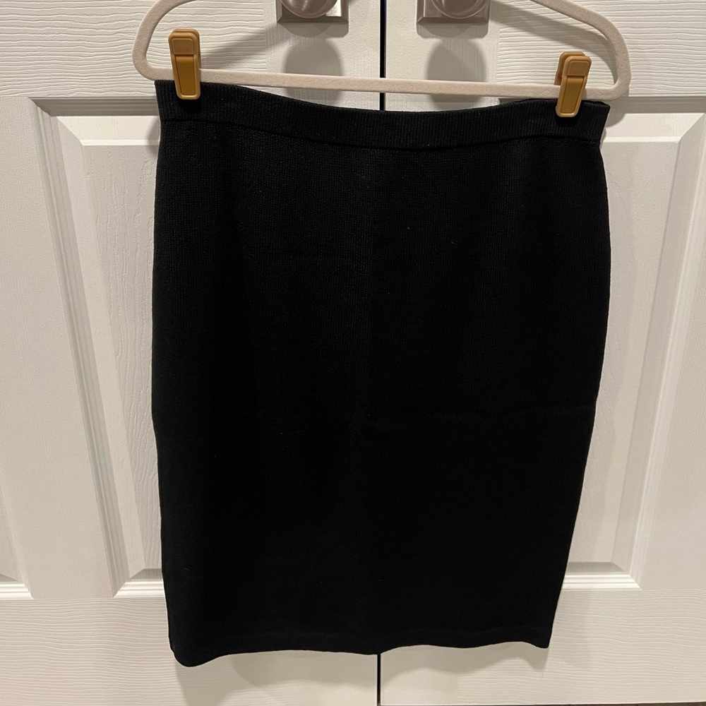 Beautiful ST JOHN Black Skirt CLASSIC Size 14